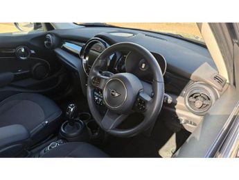 MINI Hatchback 1.5 Cooper Classic Premium 5dr Auto Petrol Hatchback