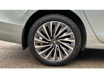 Skoda Superb 2.0 TDI 193 Laurin + Klement 4X4 5dr DSG Diesel Hatchback