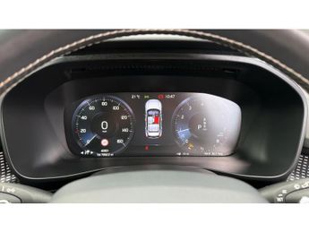 Volvo XC40 2.0 T4 R DESIGN Pro 5dr AWD Geartronic Petrol Estate
