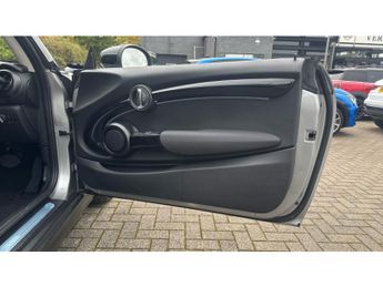 MINI Hatchback 1.5 Cooper Classic 3dr Auto Petrol Hatchback