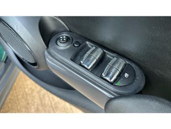 MINI Hatchback 1.5 Cooper 5dr Auto Petrol Hatchback