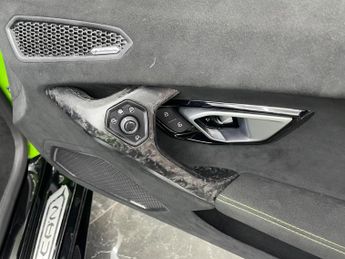 LAMBORGHINI HURACAN PERFORMANTE LP640-4 SA