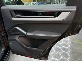 Porsche Cayenne V6 E-Hybrid Auto