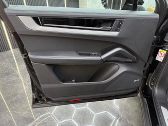 Porsche Cayenne V6 E-Hybrid Auto