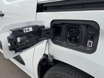 Vauxhall Combo E 2300 50kwh Dynamic Panel Van 5dr Electric Auto L1 H1 (136 Ps)