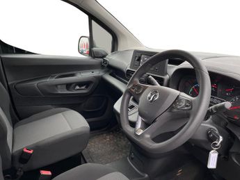 Vauxhall Combo E 2300 50kwh Dynamic Panel Van 5dr Electric Auto L1 H1 (136 Ps)
