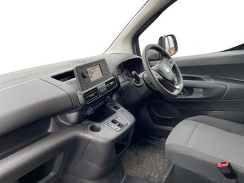 Vauxhall Combo E 2300 50kwh Dynamic Panel Van 5dr Electric Auto L1 H1 (136 Ps)