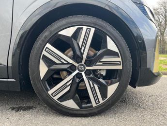 Renault Megane E Tech Ev60 60kwh Iconic Hatchback 5dr Electric Auto (220 Ps)