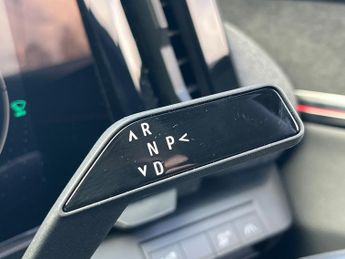 Renault Megane E Tech Ev60 60kwh Iconic Hatchback 5dr Electric Auto (220 Ps)