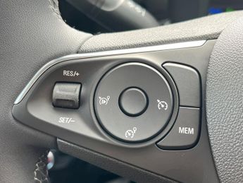 Vauxhall Mokka Electric 50kwh Design Suv 5dr Electric Auto (136 Ps)