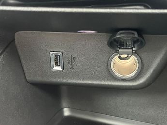 Vauxhall Mokka Electric 50kwh Design Suv 5dr Electric Auto (136 Ps)