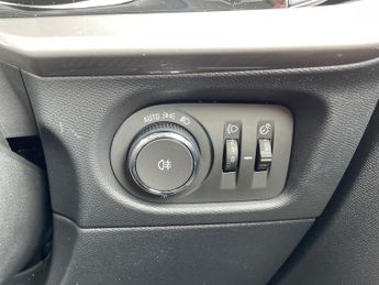 Vauxhall Mokka Electric 50kwh Design Suv 5dr Electric Auto (136 Ps)
