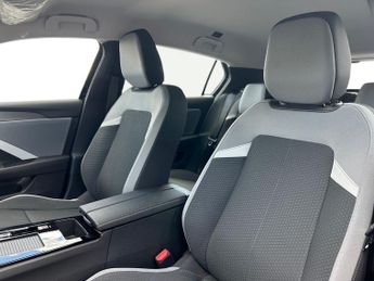 Vauxhall Astra Electric 54kwh Design Hatchback 5dr Electric Auto (156 Ps)
