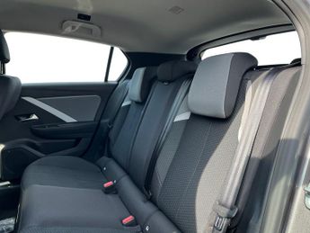 Vauxhall Astra Electric 54kwh Design Hatchback 5dr Electric Auto (156 Ps)