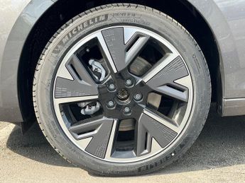 Vauxhall Astra Electric 54kwh Design Hatchback 5dr Electric Auto (156 Ps)