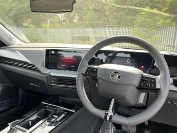 Vauxhall Astra Electric 54kwh Design Hatchback 5dr Electric Auto (156 Ps)