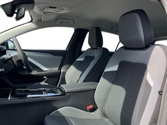 Vauxhall Astra Electric 54kwh Design Hatchback 5dr Electric Auto (156 Ps)