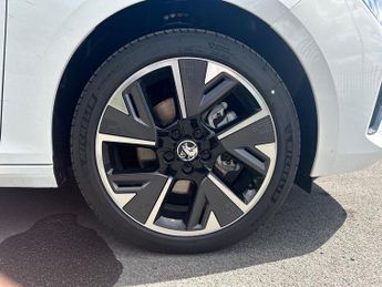 Vauxhall Astra Electric 54kwh Design Hatchback 5dr Electric Auto (156 Ps)