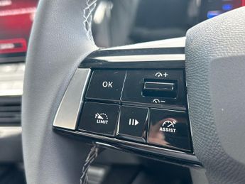 Vauxhall Astra Electric 54kwh Design Hatchback 5dr Electric Auto (156 Ps)