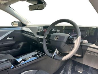 Vauxhall Astra Electric 54kwh Design Hatchback 5dr Electric Auto (156 Ps)