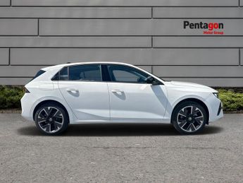 Vauxhall Astra Electric 54kwh Design Hatchback 5dr Electric Auto (156 Ps)