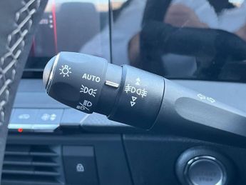 Vauxhall Astra Electric 54kwh Design Hatchback 5dr Electric Auto (156 Ps)