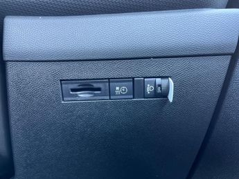 Vauxhall Astra Electric 54kwh Design Hatchback 5dr Electric Auto (156 Ps)