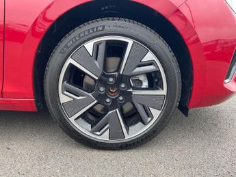 Vauxhall Astra Electric 54kwh Design Hatchback 5dr Electric Auto (156 Ps)