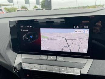 Vauxhall Astra Electric 54kwh Design Hatchback 5dr Electric Auto (156 Ps)