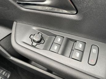 Vauxhall Astra Electric 54kwh Design Hatchback 5dr Electric Auto (156 Ps)