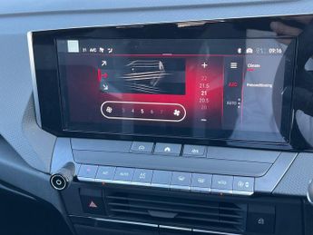 Vauxhall Astra Electric 54kwh Design Hatchback 5dr Electric Auto (156 Ps)