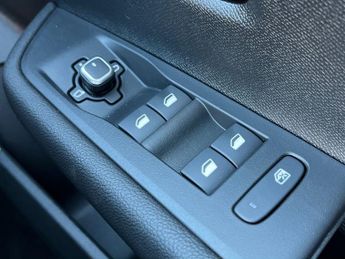 Vauxhall Astra Electric 54kwh Design Hatchback 5dr Electric Auto (156 Ps)