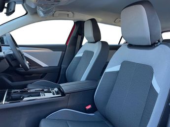 Vauxhall Astra Electric 54kwh Design Hatchback 5dr Electric Auto (156 Ps)