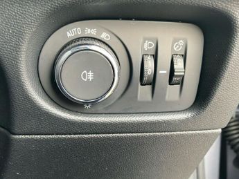 Vauxhall Mokka Electric 50kwh Se Premium Suv 5dr Electric Auto (136 Ps)