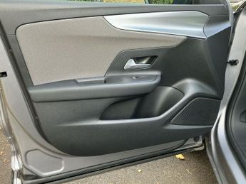 Vauxhall Mokka Electric 50kwh Se Premium Suv 5dr Electric Auto (136 Ps)