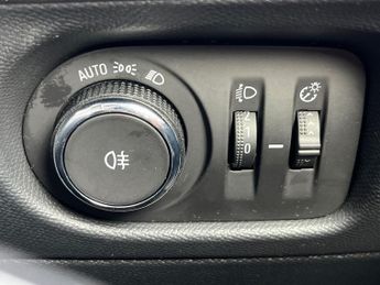 Vauxhall Mokka Electric 50kwh Design Suv 5dr Electric Auto (136 Ps)