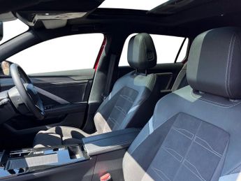 Vauxhall Astra Electric 54kwh Ultimate Sports Tourer 5dr Electric Auto (156 Ps)