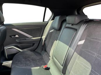 Vauxhall Astra Electric 54kwh Ultimate Hatchback 5dr Electric Auto (156 Ps)
