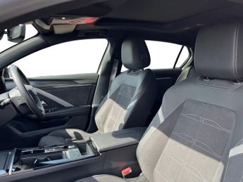 Vauxhall Astra Electric 54kwh Ultimate Hatchback 5dr Electric Auto (156 Ps)