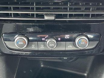 Vauxhall Mokka Electric 50kwh Design Suv 5dr Electric Auto (136 Ps)