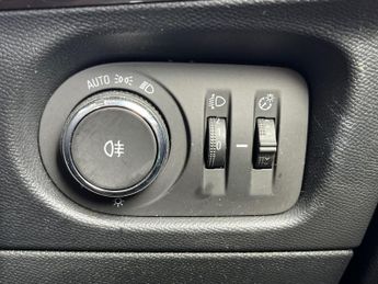 Vauxhall Mokka Electric 50kwh Design Suv 5dr Electric Auto (136 Ps)