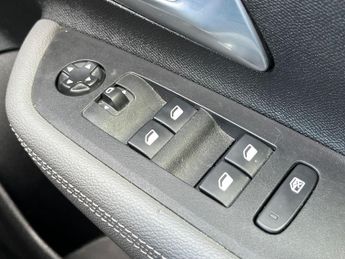 Vauxhall Mokka Electric 50kwh Design Suv 5dr Electric Auto (136 Ps)