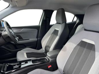 Vauxhall Mokka Electric 50kwh Design Suv 5dr Electric Auto (136 Ps)