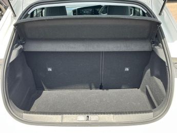 Vauxhall Mokka Electric 50kwh Design Suv 5dr Electric Auto (136 Ps)