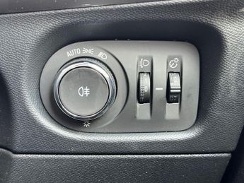 Vauxhall Mokka Electric 50kwh Design Suv 5dr Electric Auto (136 Ps)