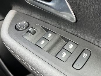 Vauxhall Mokka Electric 50kwh Design Suv 5dr Electric Auto (136 Ps)