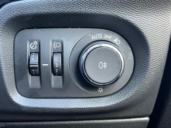 Vauxhall Corsa Electric 50kwh Design Hatchback 5dr Electric Auto (136 Ps)