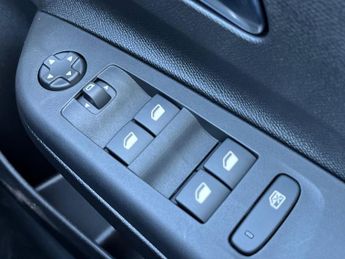 Vauxhall Corsa Electric 50kwh Design Hatchback 5dr Electric Auto (136 Ps)