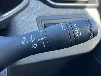 Renault Clio 1.6 E Tech Techno Hatchback 5dr Petrol Hybrid Auto Euro 6 (s/s) 