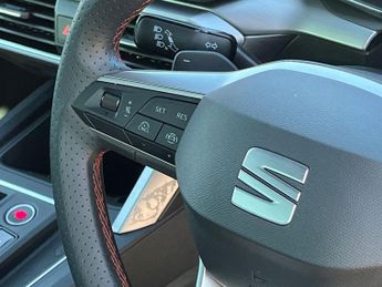 SEAT Leon Estate e Hybrid 1.5 Ehybrid 25.8kwh Fr Sport Estate 5dr Petrol Plug In Hybrid Ds